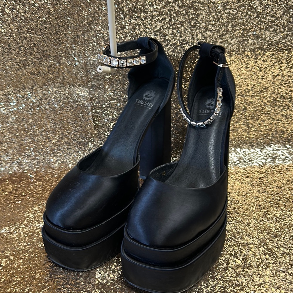 Platform heel